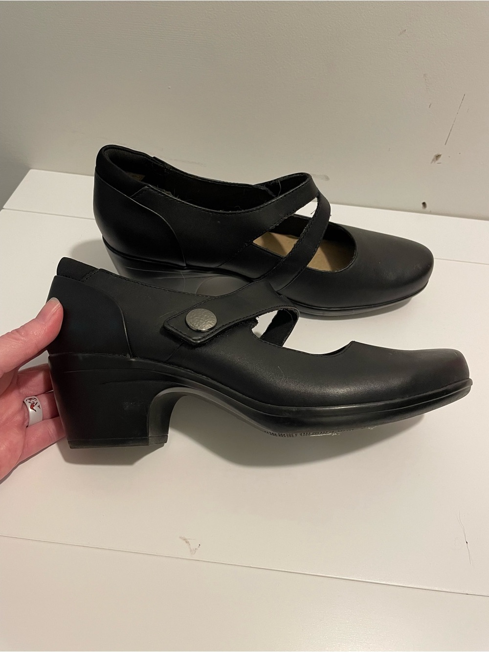 Clarks Brand Women's size 9.5 Black Leather Emily Reaya Mary Jane Shoes Heels